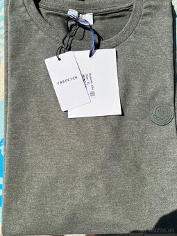 Moncler. - 2