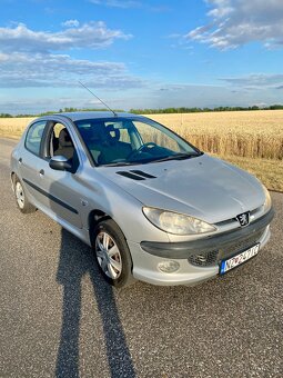 Peugeot 206 1.1 benzín - 2