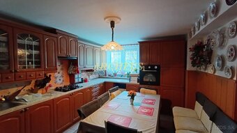 NA PREDAJ 3-IZBOVÝ RODINNÝ DOM, POZEMOK 294 M2, PIEŠŤANY - 2