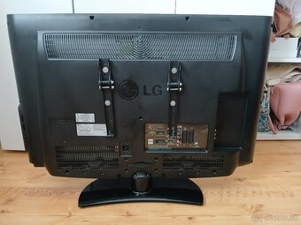 LCD TV s vysoko lesklým povrchom (LG) - 2