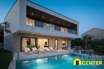 NA PREDAJ novo postavená VILA /200 m2/ pri mori, Rogoznica - 2