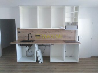 PREDAJ - 2- izbový byt s loggiou na Drobného ulici v Dúbravk - 2