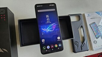 Asus Rog Phone 6 - jemná puklina - 2