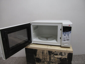 Mikrovlnka LG 800W - 2