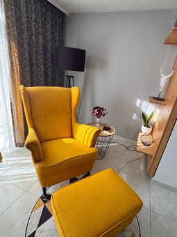 Kreslo ušiak a taburet - 2