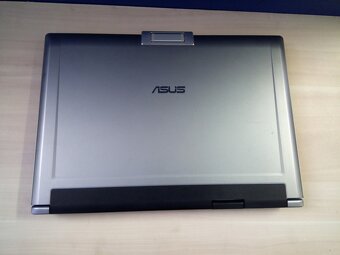 predám notebook ASUS F5VL , WINDOWS 7 , bez baterky. - 2
