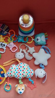 Hracky s knizkami pre babatko - 2