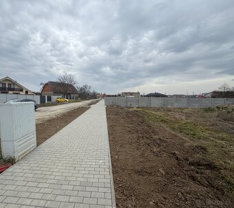 Pozemok na výstavbu rodinného domu neďaleko Levíc - 2