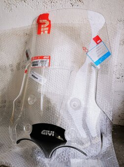 GIVI PLEXI MOTO GUZZI V85 TT (19-23) - 2