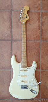 52 až 55 ročná vintage Maya Stratocaster (70. roky) - Japan - 2