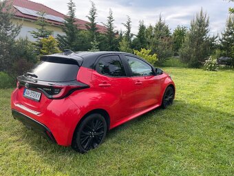 Predám Toyotu Yaris Hybrid - 2