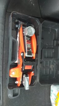 Hydraulicky zdvihak - 2
