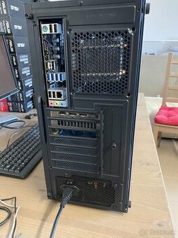 Ryzen 7 5700x3D / 3060 / 32GB RAM - 2