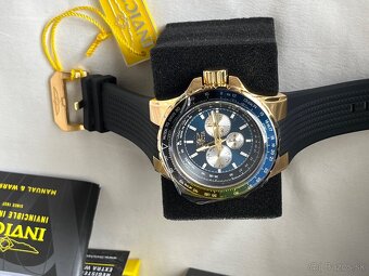 INVICTA - 2
