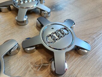 Stredové krytky pre AUDI do Alu diskov 60,61,69, 135mm - 2