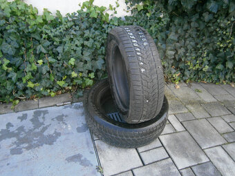 Predám 2x zimné pneu Dunlop 215/60 R17 96HXL - 2