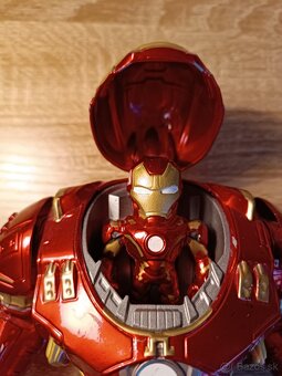 Kovový IRONMAN a HULKBUSTER - 2