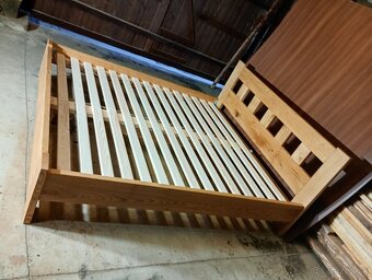 Masívna dubová posteľ 160 × 200 cm - 2