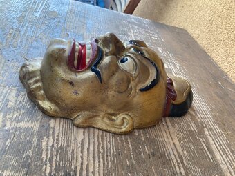 Stará litinová maska - 2