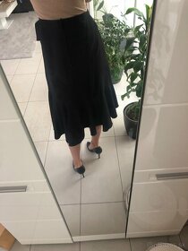 Elegantná čierna midi sukňa - 2
