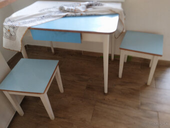 STOL A DVA STOKERLIKY - 2