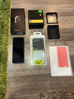 Samsung Galaxy Z Flip 6 256 / 12GB - 2