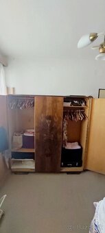 Darujem šatníkovú skriňu + set - 2