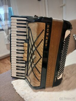 Predám kvalitný 120 basový akordeón - 2