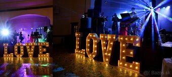 Veľký svetelný nápis LOVE na prenájom - 2