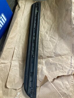 Audi a4 b7 lišta dverí - 2