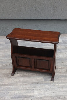 Stojan na časopisy . - 2