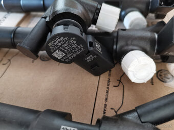 04L130277BA vstřikovač Transporter Crafter nový,28543147 - 2