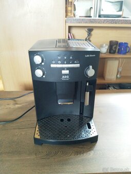 Kavovar Delonghi - 2