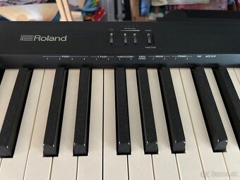 Klavír Roland - 2