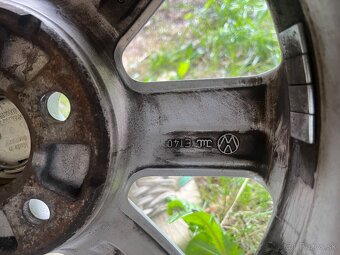 Elektróny Škoda s takmer novými gumami - 2