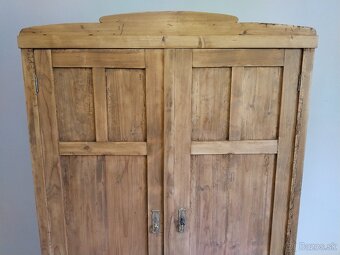 Stará, secesní skříň po renovaci, voskovaná 2 - 2