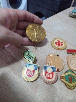 Pekné rôzne odznaky.Retro. - 2