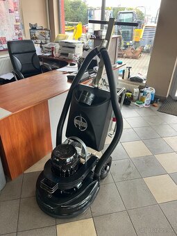 Planetarna bruska na beton HTC 500, Hladicka lesticka - 2