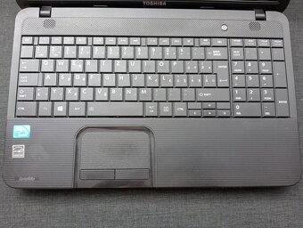 predám notebook Toshiba ,8gb ram , 240gb ssd , HDMI - 2