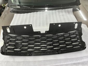 Predám prednú masku na Range Rover L405 - 2