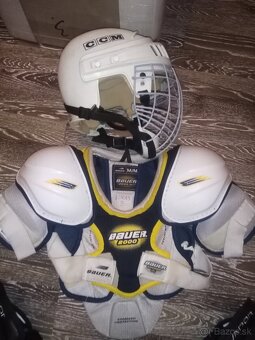 Hokejova vystroj - 2