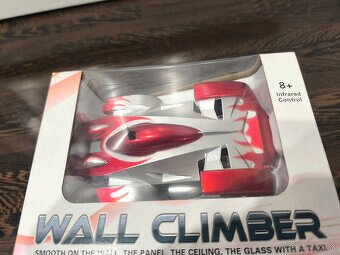 Antigravitačné autíčko WALL CLIMBER - červené - 2