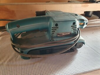 Makita 9911 pásová brúska - 2