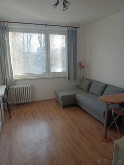 Prenájom garsónky Ružinov 450 eur - 2