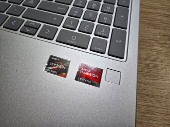 15.6 palcove hp 15 so 16gb ram 512gb ssd diskom a ryzen 7 pr - 2