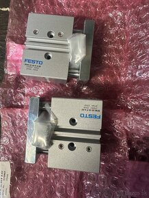 Festo piest s linearom - 2