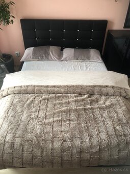 Posteľ s roštom a matracom 140x200 - 2