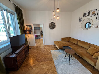 Dizajnový 2-izbový byt (54 m²) s atmosférou v srdci mesta. - 2