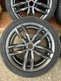 245/40 R18 - 2