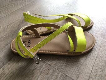 nové sandálky Sinsay - 2